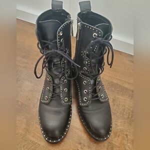 Boots - super cute black lace up - size 10